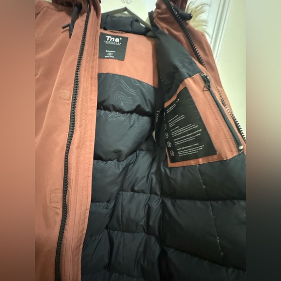 Aritzia TNA Bancroft Women's Puffer Jacket in Burnt Orange/Dark Copper - Picture 4 of 6